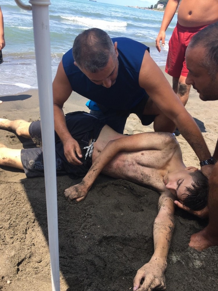 Boğulma Tehlikesi Geçiren Genci Hayata Döndürdü