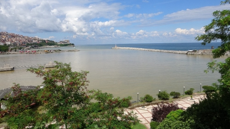Zonguldak’ta Deniz Yağmurun Ardından Çamur Rengine Boyandı