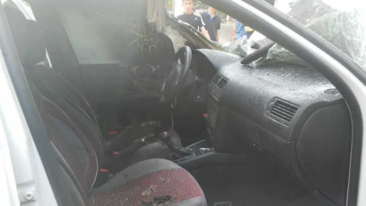 Otomobil İçinde Patlayan Cep Telefonu Otomobili Yaktı