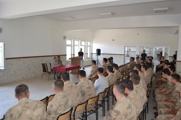 Terörle Mücadelede Başarı Gösteren Askerlere Belge Verildi