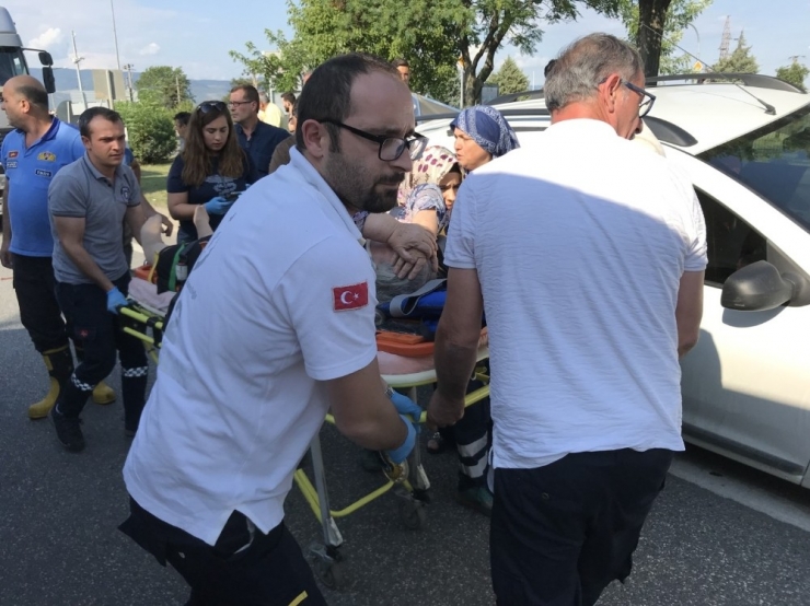 Tır Otomobile Çarptı: 1 Yaralı