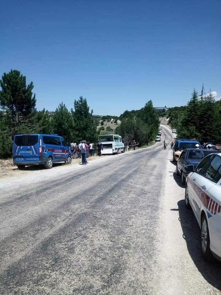 Otomobil Şarampole Yuvarlandı: 1 Ölü, 1 Yaralı