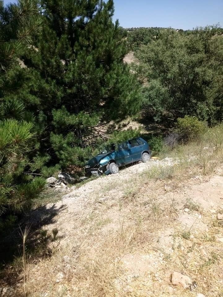 Otomobil Şarampole Yuvarlandı: 1 Ölü, 1 Yaralı