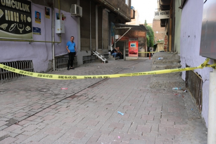 Diyarbakır’da Baba Ve Oğluna Silahlı Saldırı: 1 Yaralı