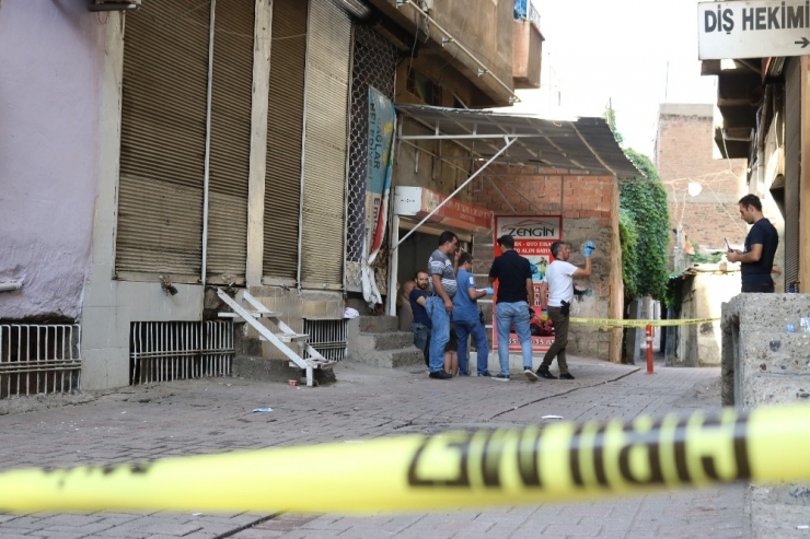 Diyarbakır’da Baba Ve Oğluna Silahlı Saldırı: 1 Yaralı