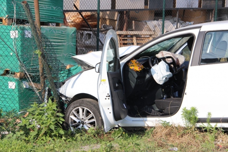 Savrulan Otomobil Bahçe’ye Daldı; 4 Yaralı