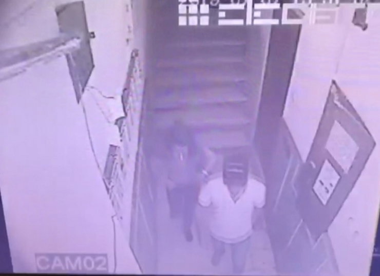 Karısı Tutuklandı, Kendisi Firarda