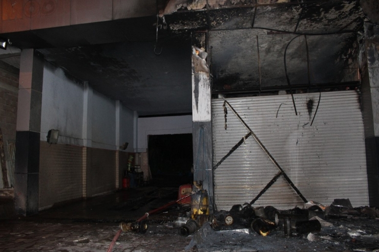 Sağlam Bıraktığı İş Yeri Küle Döndü