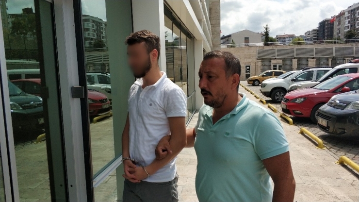 Evinde Her Çeşit Uyuşturucu Ele Geçirildi