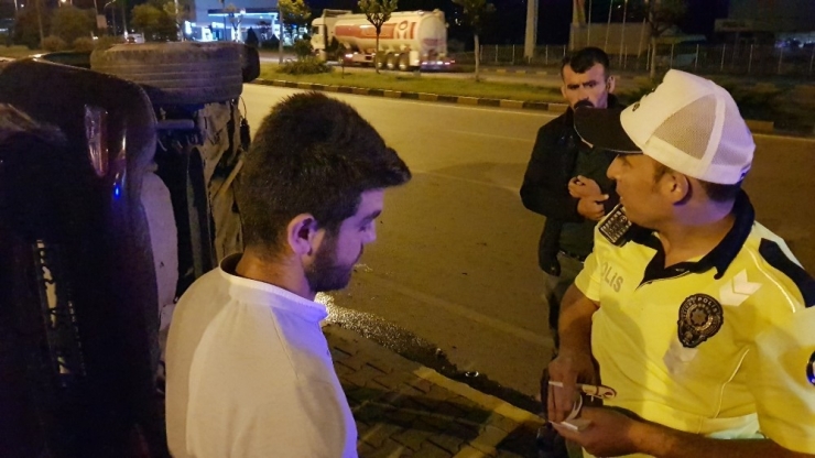 Kaza Yaptığı Otomobili Bırakıp Kaçtı