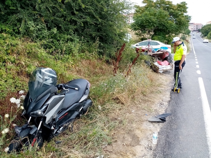 Kaza Yapan Yaralı, Telefonunu Elinden Bırakmadı