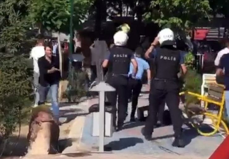 Van’da Seyyar Satıcılar İle Zabıta Arasında Kavga