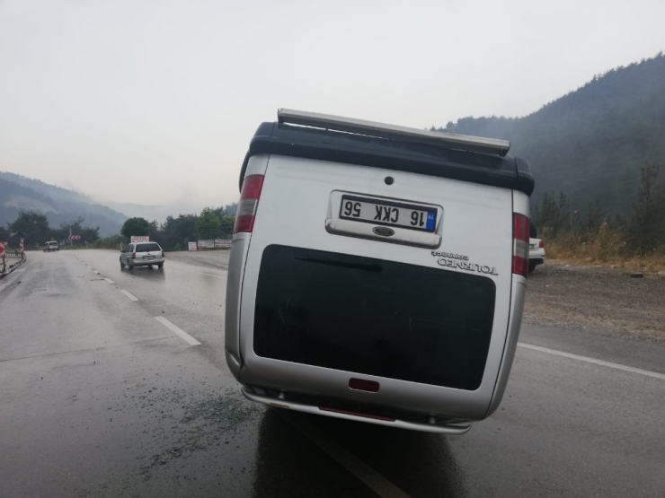 Yağmurlu Yolda Direksiyon Hakimiyetini Kaybetti Ölümden Döndü