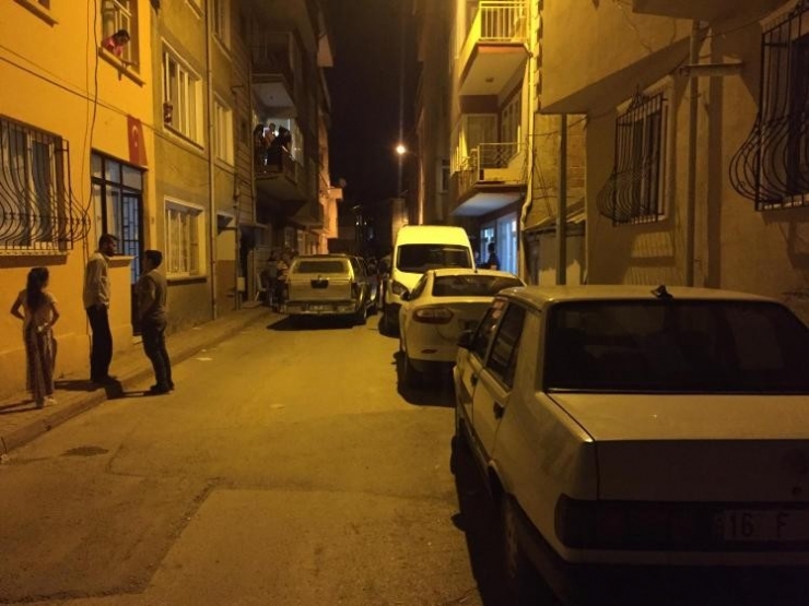 El Feneriyle Eve Girip Suçüstü Yakalanan Hırsızlar Tutuklandı