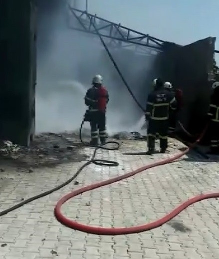 Hurdaları Yakmak İsterken Depoyu Yaktı