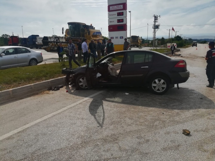 Sürücüsünün Uyuduğu Otomobil Başka Bir Araçla Çarpıştı: 8 Yaralı