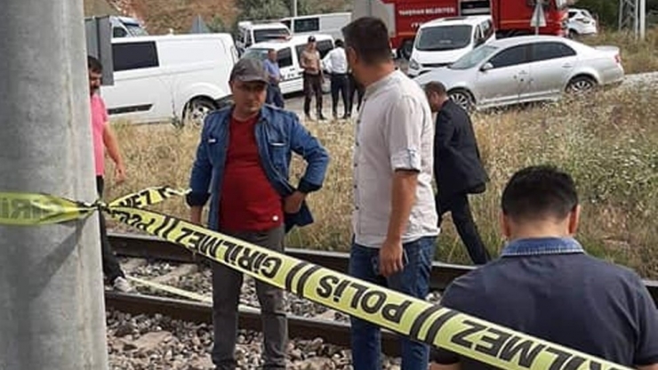 Trenin Çarptığı Kişi Öldü