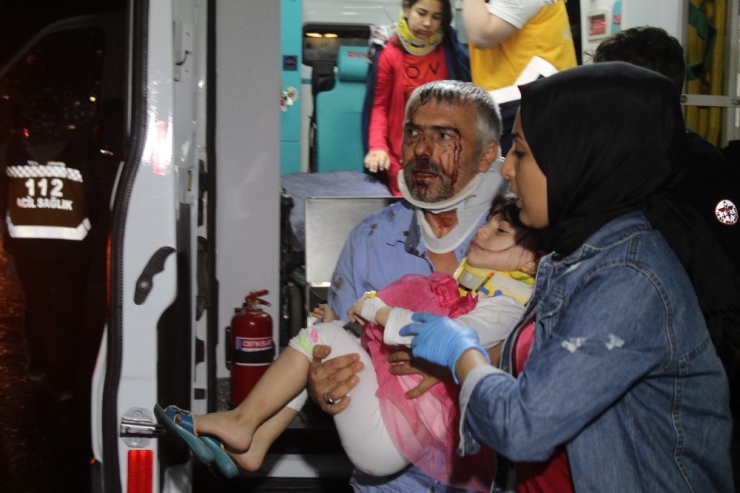 Kocaeli’de 2 Otomobil Kafa Kafaya Çarpıştı: 2’si Çocuk 5 Yaralı