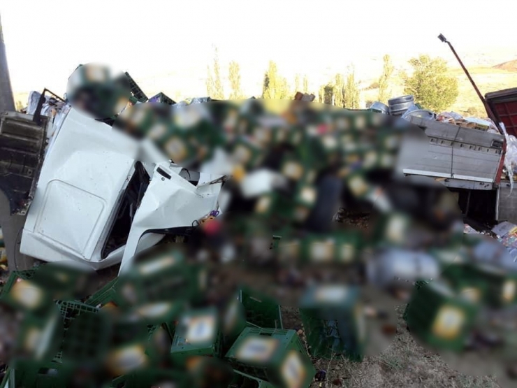 Alkollü İçecek Taşıyan Tır Devrildi: 1 Yaralı