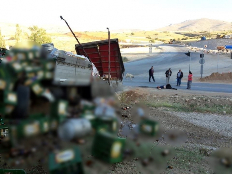 Alkollü İçecek Taşıyan Tır Devrildi: 1 Yaralı