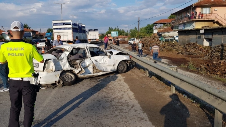 Manisa’da Kavşaktaki Kaza Güvenlik Kamerasına Yansıdı