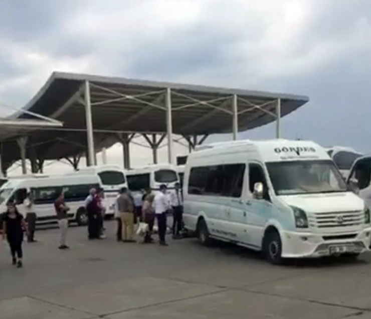 Minibüsün Altında Kalan Yaşlı Kadın Hayatını Kaybetti