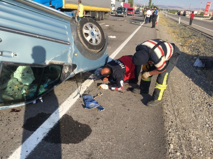 Sivas’ta Trafik Kazası: 1 Ölü, 1 Ağır Yaralı