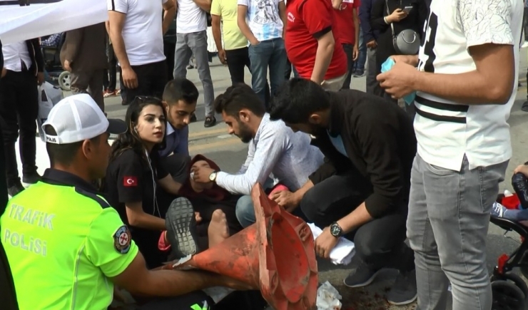 Devrilen Standın Altında Kalan Kadın Yaralandı