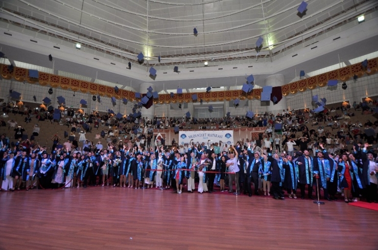 Neü 5 Bin Yeni Mezun Verdi