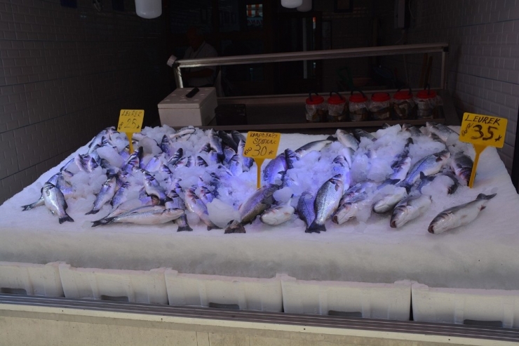 Tezgahlar Kafes Balıklarına Kaldı