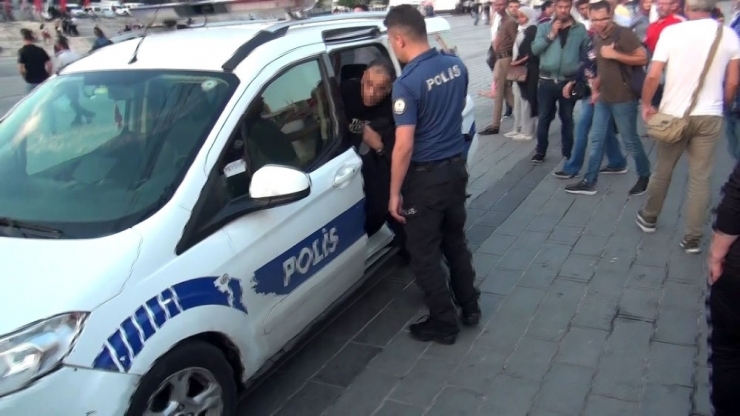 taksim Metrosu’nda Arap Turiste Yan Kesicilik Şoku