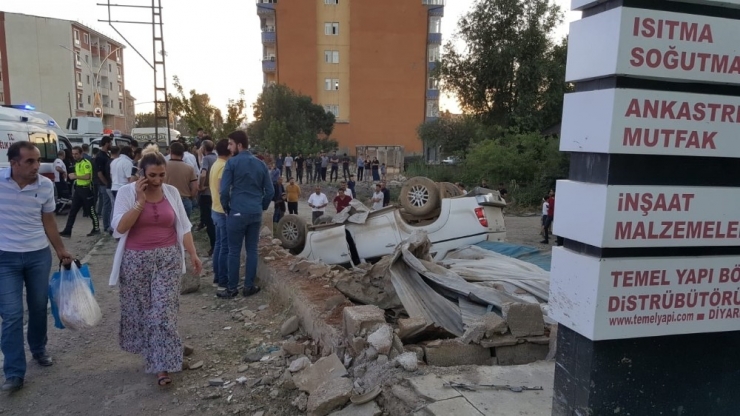 Yüksekova’da Kamyonet Takla Attı: 2 Yaralı