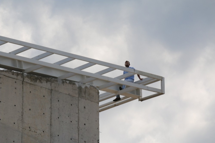 İntihara Kalkışan Şahsı Arkadaşları İkna Etmek İçin Yoğun Çaba Harcadı