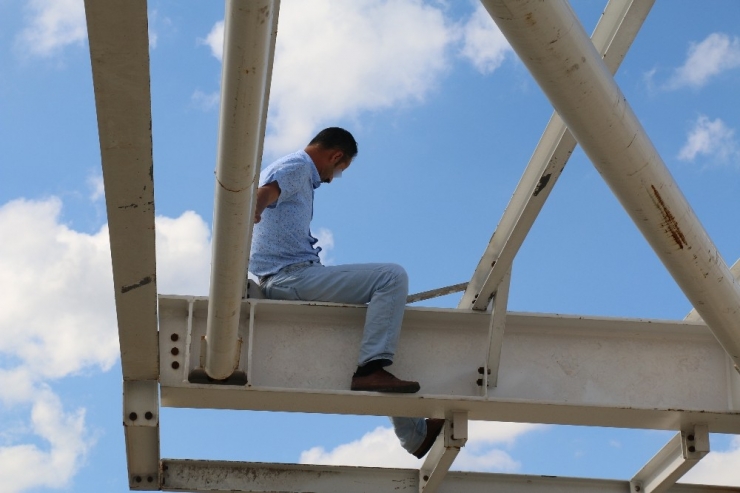 İntihara Kalkışan Şahsı Arkadaşları İkna Etmek İçin Yoğun Çaba Harcadı