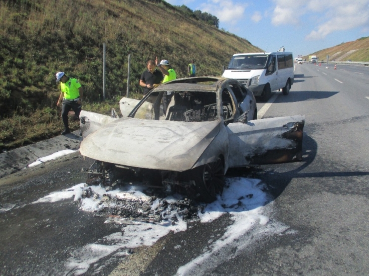 Lüks Araçla Birlikte 60 Bin Lira Da Kül Oldu