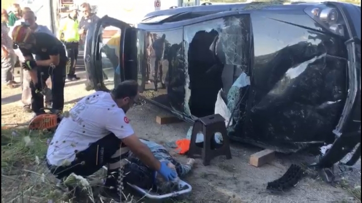 Sakarya’da Otomobil Takla Attı: 3 Yaralı