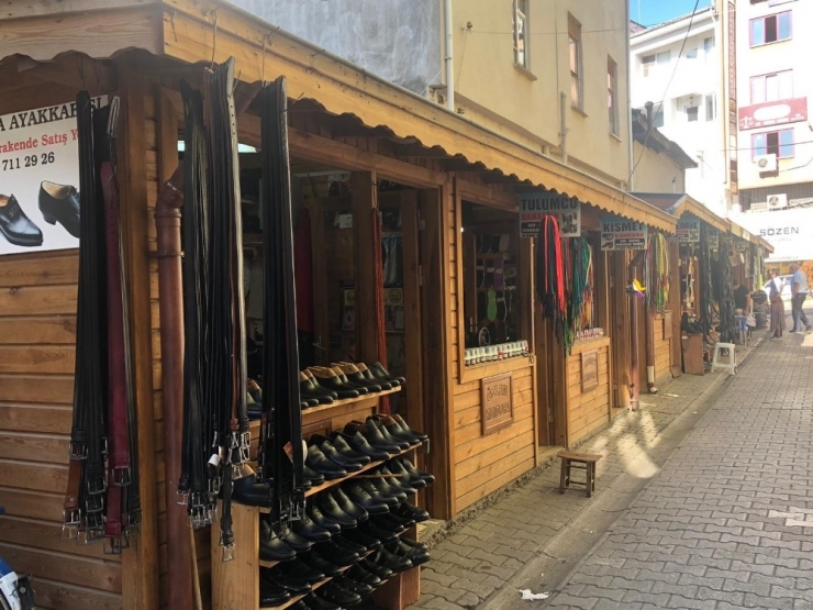 80 Yıldır Makine Kullanmadan Ayakkabı Tamir Ediyor