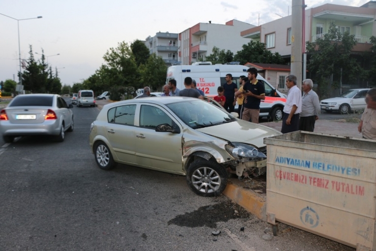 İki Otomobil Çarpıştı: 2 Yaralı