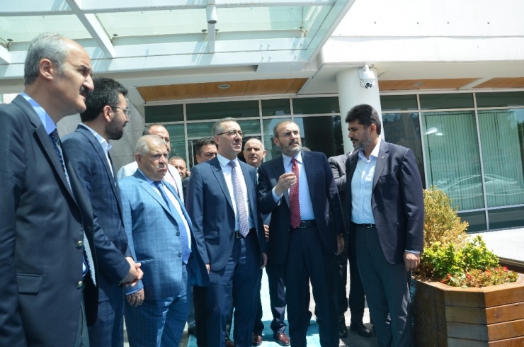 Mahir Ünal Milli İrade Meydanını Gezdi