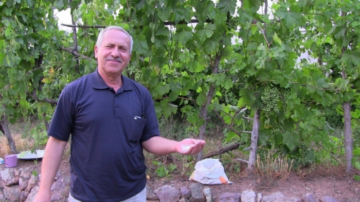 Emekli Öğretmen Kalker Kayalarını Tarım Kirecine Dönüştürdü, Taleplere Yetişemiyor