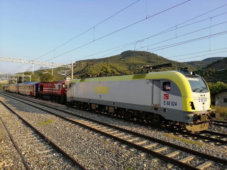 Balıkesir-kütahya Arasında İlk Elektrikli Tren Çalıştı