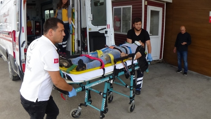 Otomobille Tartıştığı Kardeşine Çarptı