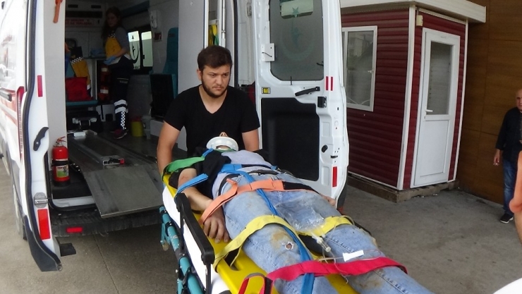 Otomobille Tartıştığı Kardeşine Çarptı