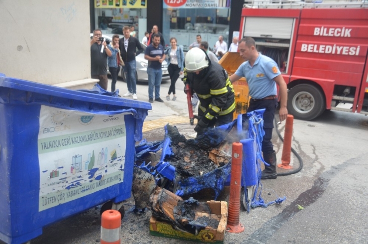 Çöp Konteynırı Bir Anda Alev Aldı