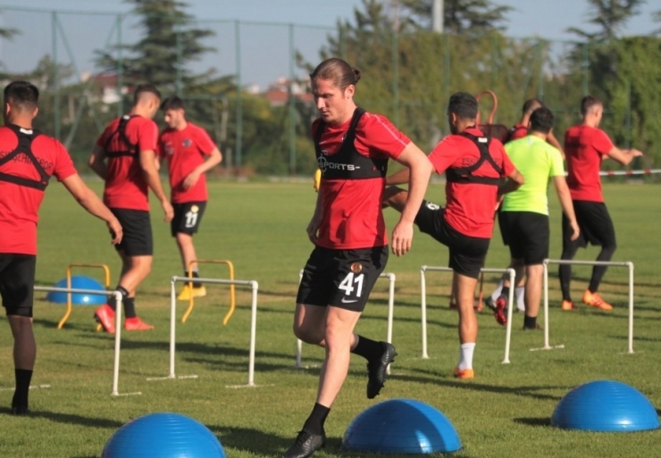 Mehmet Özcan İstanbul Yolunda