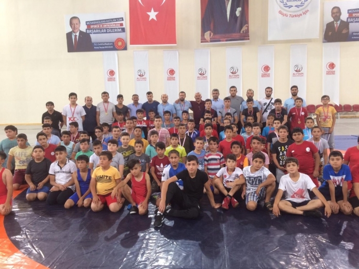 Pehlivanlar Şehitler İçin Mindere Çıktı