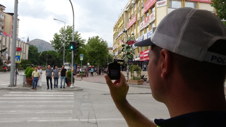Yayalar İçin ‘Kırmızı’ Alarm, Kamerayla Kayıt Altına Alarak Tek Tek Ceza Yazdılar