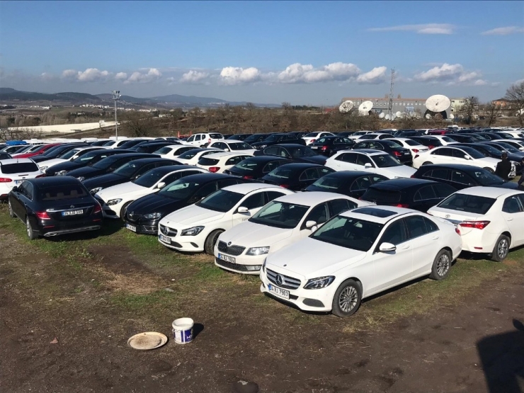 1 Günde 97 Araç 10’ar Dakika Arayla Yarı Fiyatına Satılacak