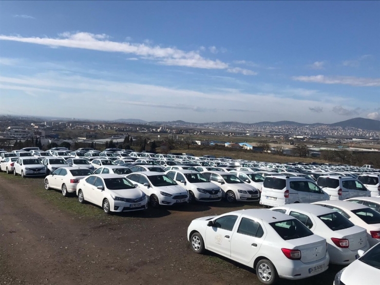 1 Günde 97 Araç 10’ar Dakika Arayla Yarı Fiyatına Satılacak