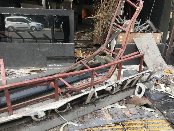 Nişantaşı’nda 23 Yıldır Faaliyet Gösteren Kafeterya Belediye Ekipleri Tarafından Yıkıldı